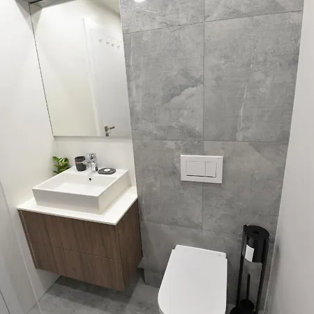 Astarte, Apartament