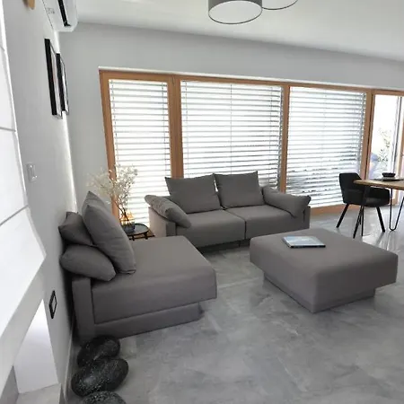 Astarte, Apartament