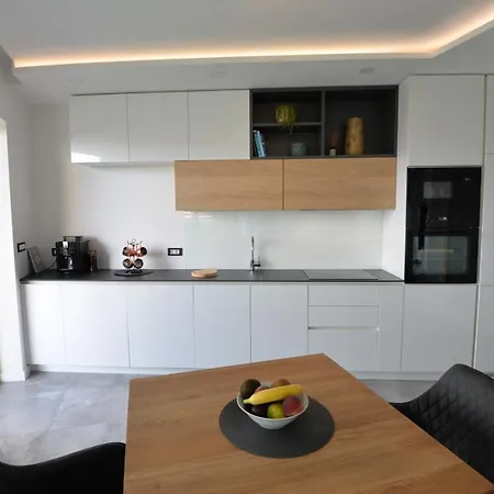 Astarte, Apartament *
