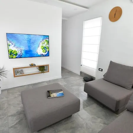 Astarte, Apartament *