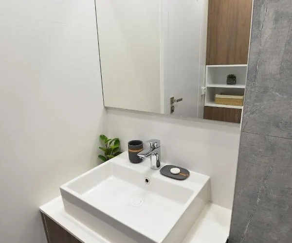 Astarte, 아파트 자다르