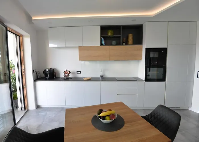 Astarte, 아파트 *