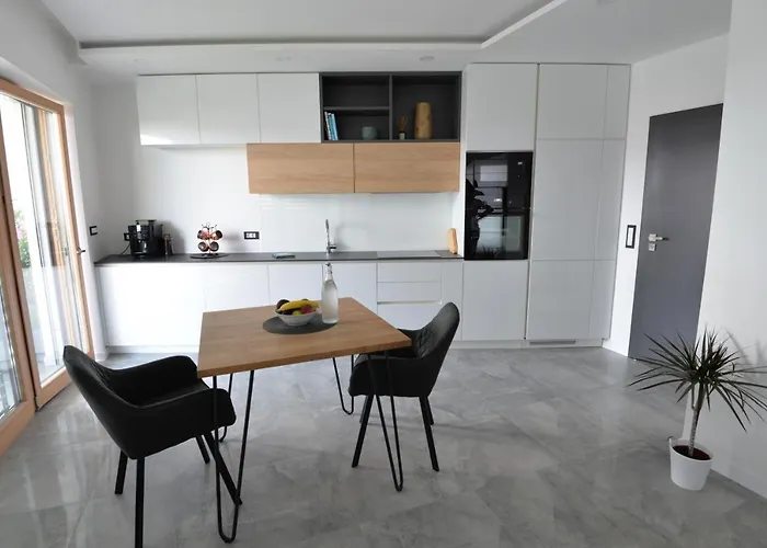 Astarte, Apartamento
